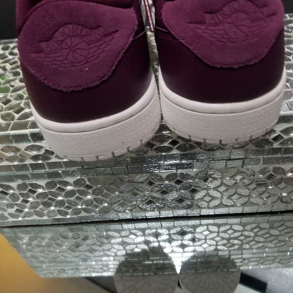 NWT Nike Air Jordan 1 Retro Bordeaux - Picture 5 of 5